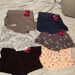6 pair Maidenform dream boyshort underwear.